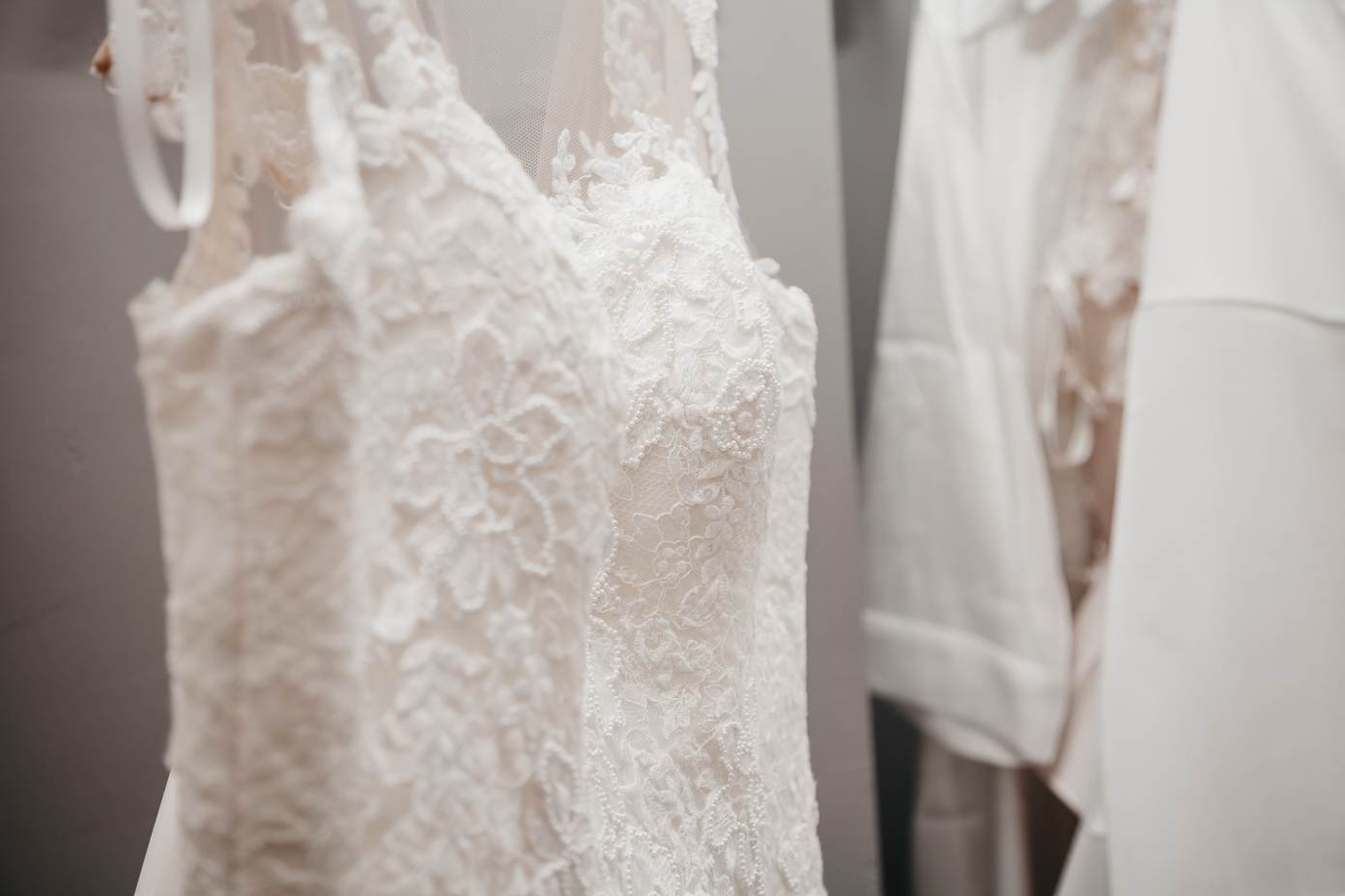Boutique Eleganz in Weiss in Bielefeld